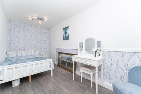 11, Byron Court Boston Road, London, W7 2AY