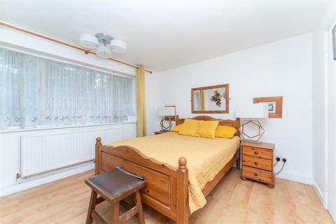 11, Byron Court Boston Road, London, W7 2AY
