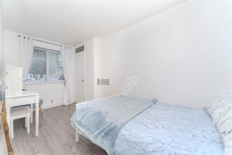 11, Byron Court Boston Road, London, W7 2AY