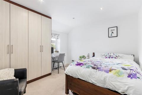 2 bedroom flat for sale, Cannon Hill Lane, Raynes Park SW20