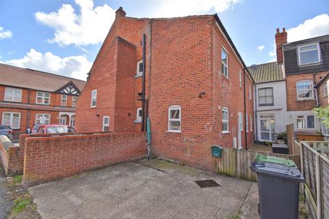 2 bedroom cottage to rent, Cambridge Street, Cromer