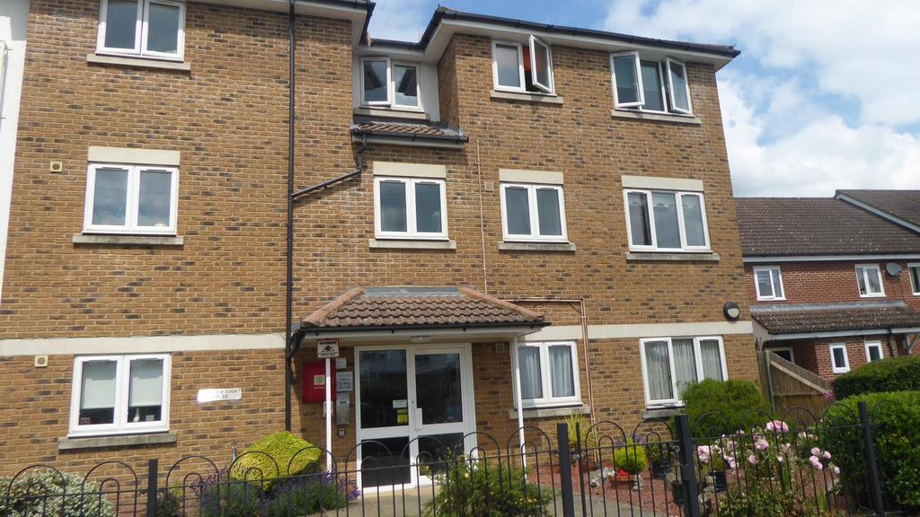 Moatview Court, Palmer Avenue, Bushey... 1 bed flat for sale £150,000