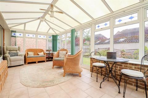 3 bedroom detached bungalow for sale, Collingwood Close, Horsham