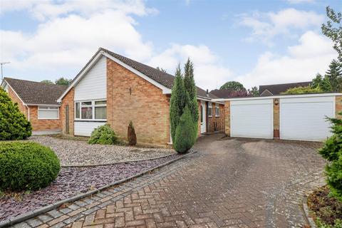 3 bedroom detached bungalow for sale, Collingwood Close, Horsham