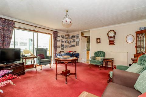 3 bedroom detached bungalow for sale, Collingwood Close, Horsham