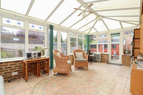 3 bedroom detached bungalow for sale, Collingwood Close, Horsham