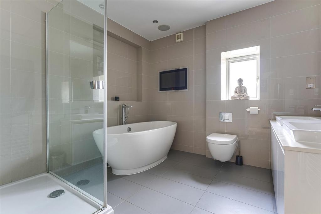 Bath/shower room