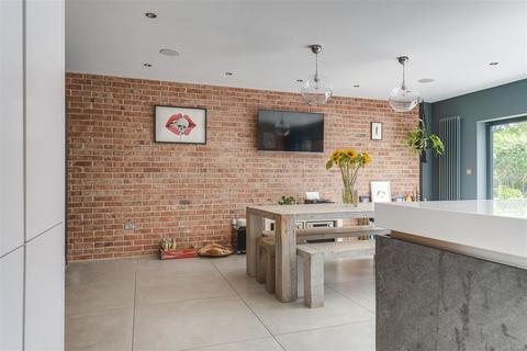 21 Carnaby Road, Broxbourne, EN10 7EG