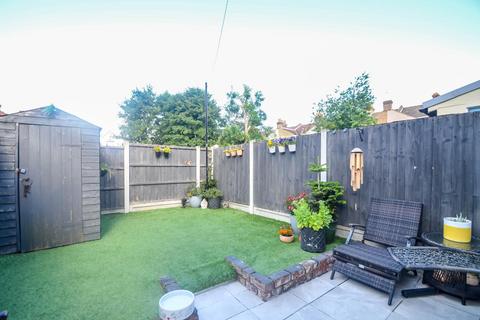 2 bedroom end of terrace house for sale, Chinchilla Road, Southend-On-Sea SS1