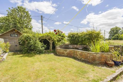 3 bedroom semi-detached house for sale, Bridge Road, Ickford