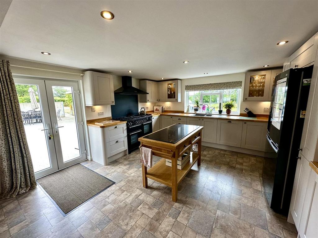 Kitchen   Dining room