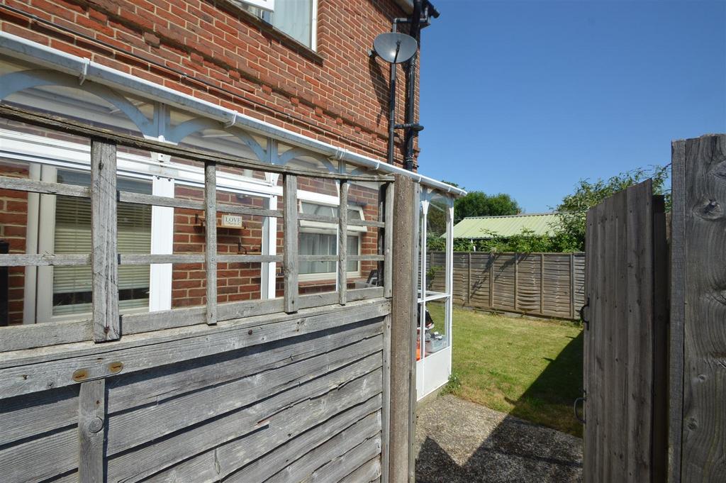 ELMFIELD, RYDE 1 bed semidetached house for sale £119,950