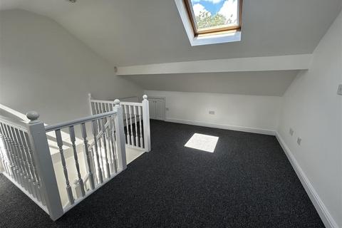 19 Thomas Street, Lees, Oldham, OL4 5DA