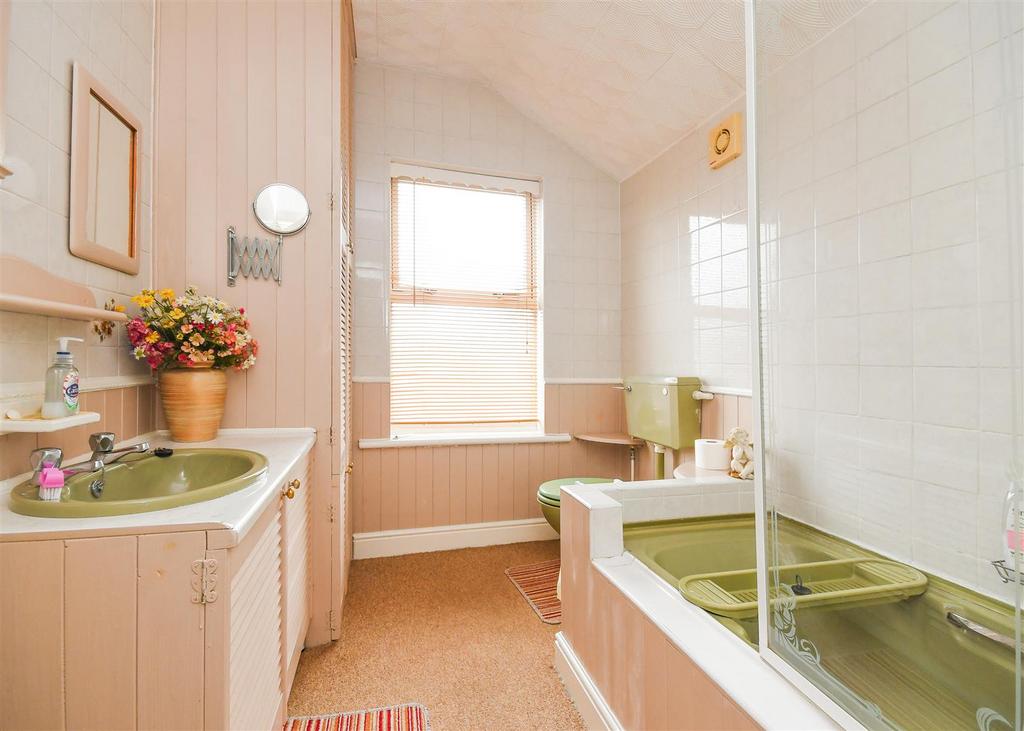 16 Mancroft Road   Bathroom.jpg