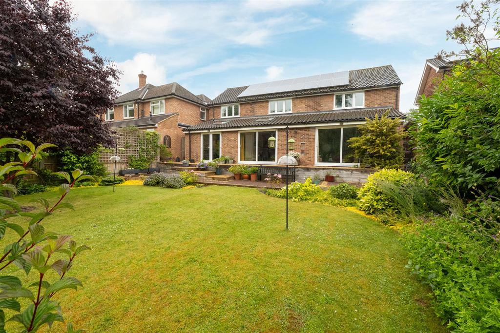 13 Cranbourne Avenue, Hitchin-33.jpg