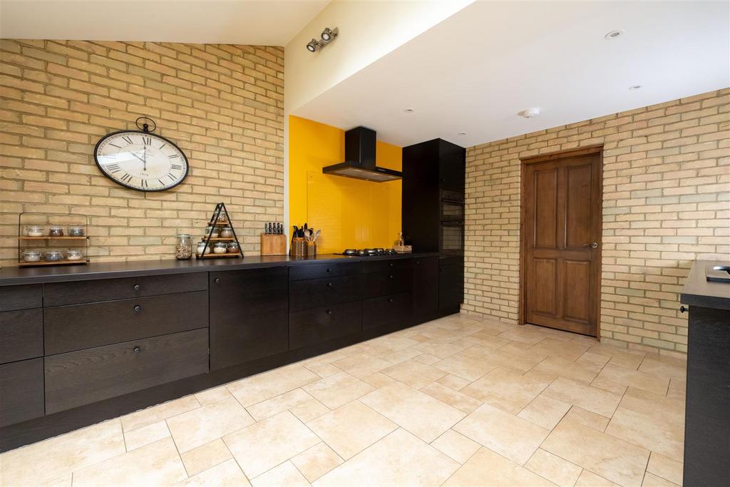 13 Cranbourne Avenue, Hitchin-11.jpg