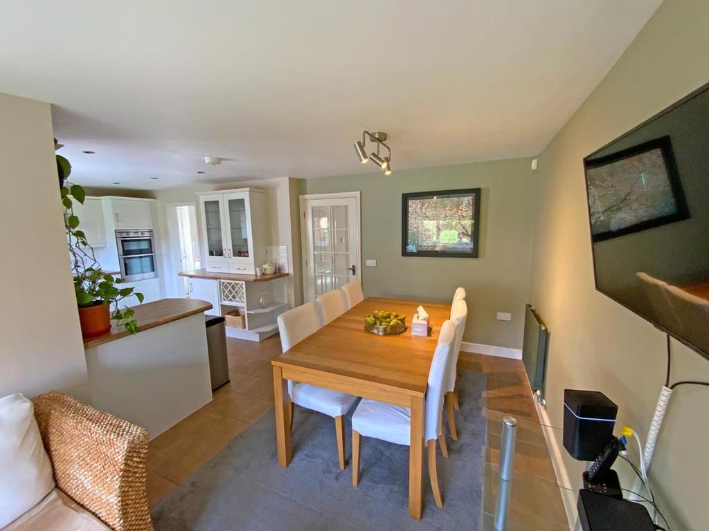 Kitchen Dining Area