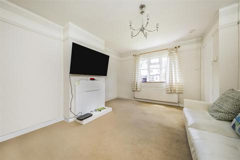 56 Meadway, Twickenham, TW2 6PQ