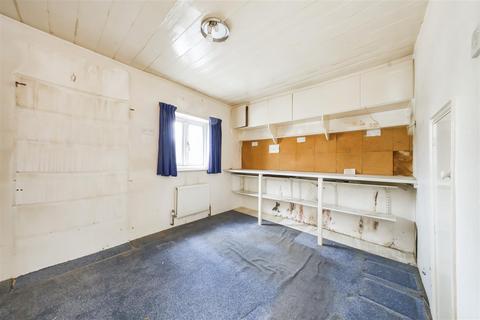34 Albion Road, Twickenham, TW2 6QJ