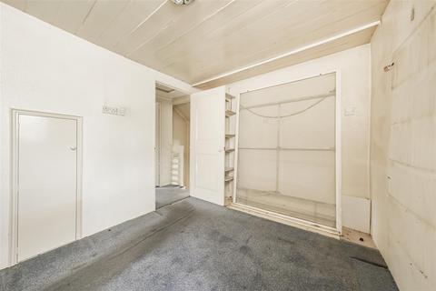 34 Albion Road, Twickenham, TW2 6QJ
