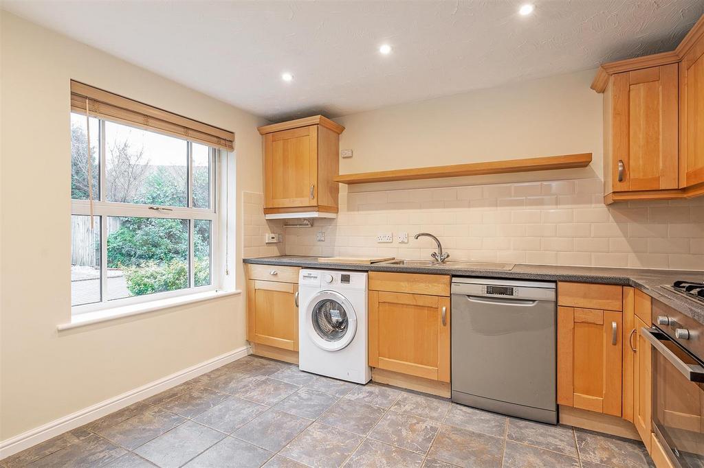 Kitchen 2.jpg