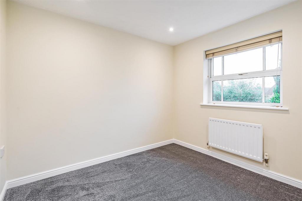 Bedroom 1b.jpg