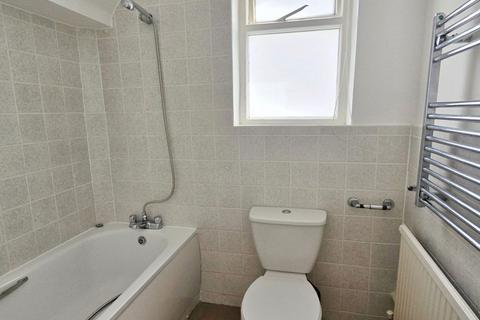 2 bedroom flat to rent, Compton Street, Eastbourne BN21