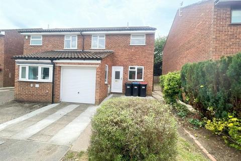 3 bedroom semi-detached house to rent, Naseby Court, Bradville, Milton Keynes