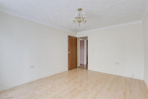 2 bedroom terraced house for sale, Kelso Gardens, The Meadows NG2