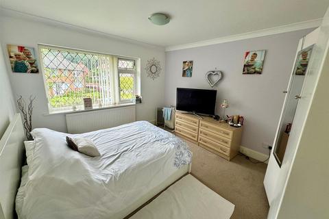 2 bedroom flat for sale, Malvern Crescent, Scarborough