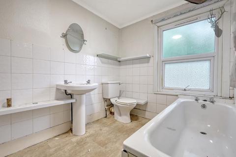 2 Bower Vale, Epping, CM16 7AS