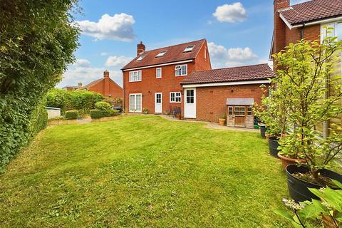 5 bedroom detached house for sale, Moorland Road, Crawley RH10