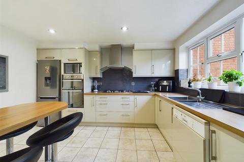 5 bedroom detached house for sale, Moorland Road, Crawley RH10