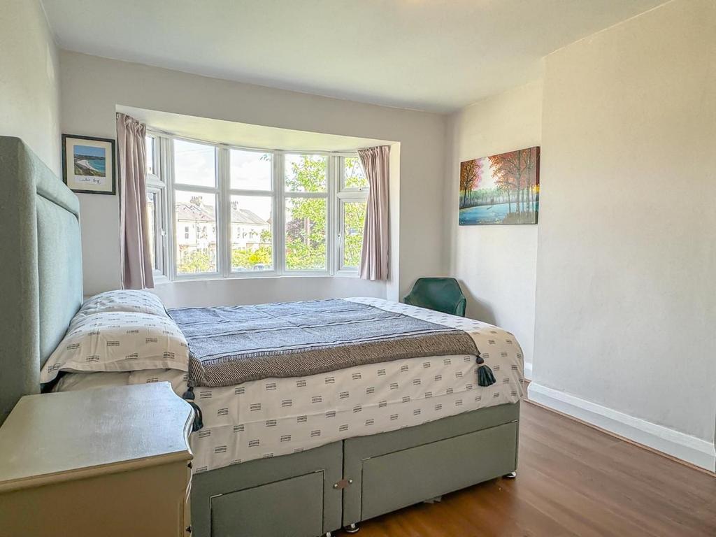 Bed (1 of 2).jpg