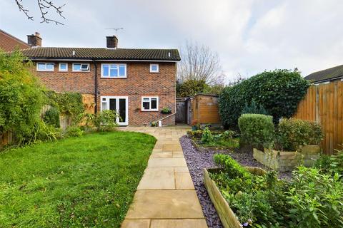 10 Crossways Close, Crawley, RH10 1QN