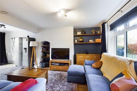 10 Crossways Close, Crawley, RH10 1QN