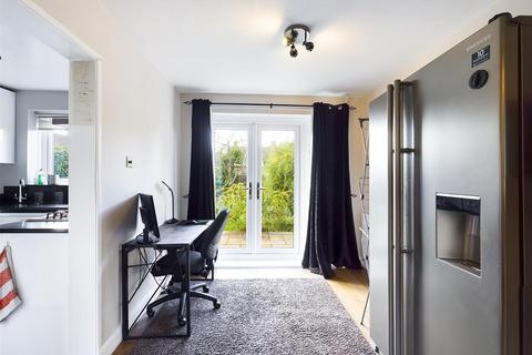 10 Crossways Close, Crawley, RH10 1QN