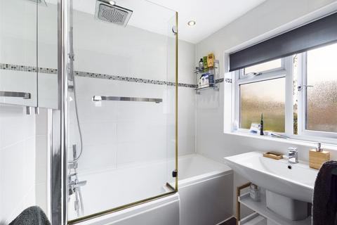 10 Crossways Close, Crawley, RH10 1QN