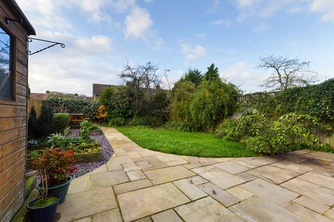 10 Crossways Close, Crawley, RH10 1QN