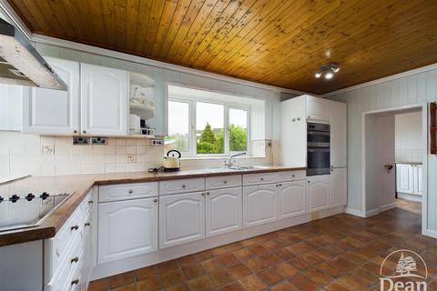 3 bedroom detached house for sale, Brockhollands Road, Bream, Lydney