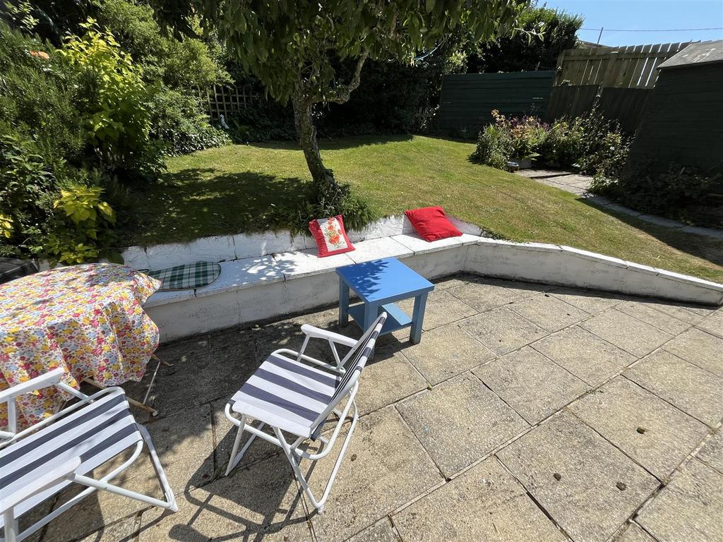 Rear garden 1.jpg