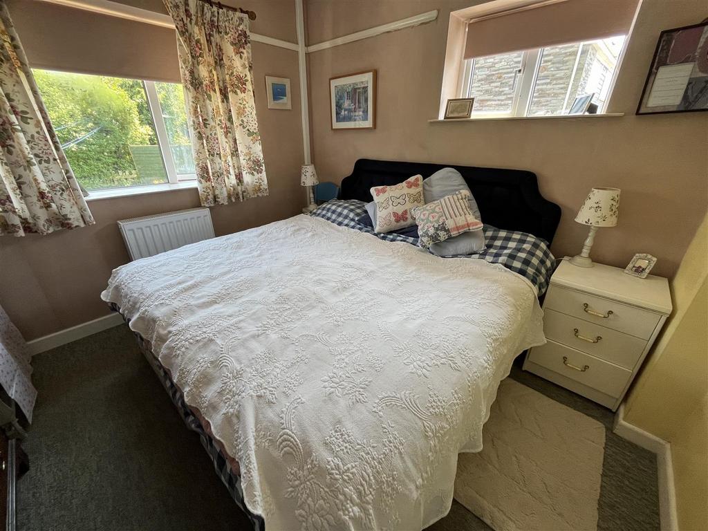 Bed 1.JPG