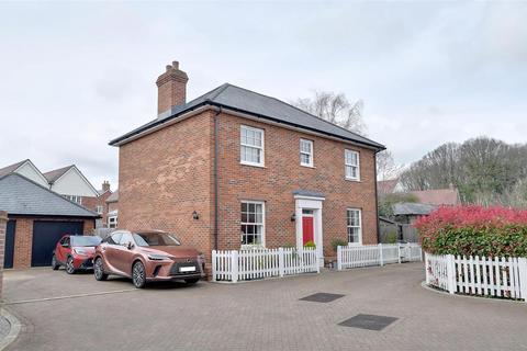 4 bedroom detached house for sale, Burgess Drive, Tenterden