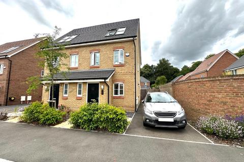 29 Farmyard Close, Northampton, NN3 8BU