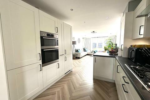 29 Farmyard Close, Northampton, NN3 8BU