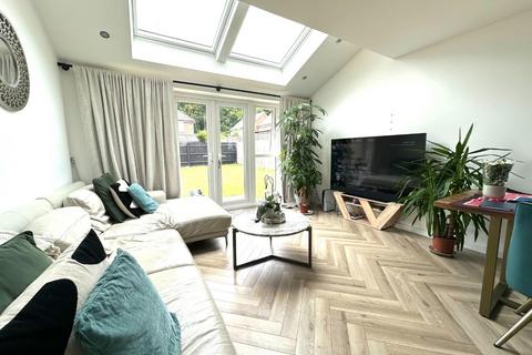 29 Farmyard Close, Northampton, NN3 8BU