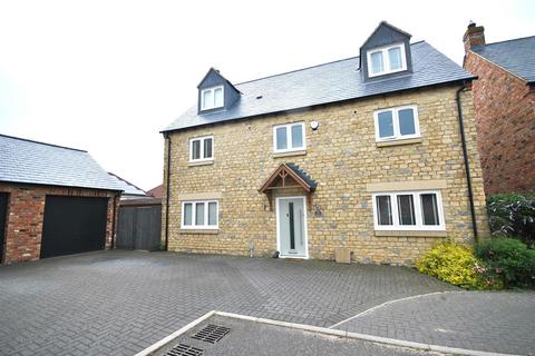 5 bedroom detached house for sale, Field View, Roade