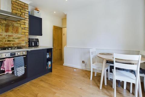 2 bedroom apartment to rent, Princes Road, Teddington