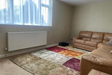 2 bedroom apartment to rent, Intalbury Avenue, Aylesbury HP19