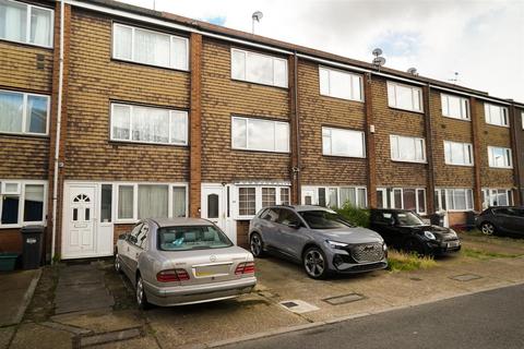 Studio to rent, Travellers Way, Hounslow TW4